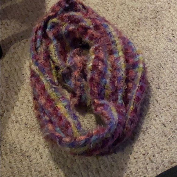 Scarfs - Picture 11 of 12